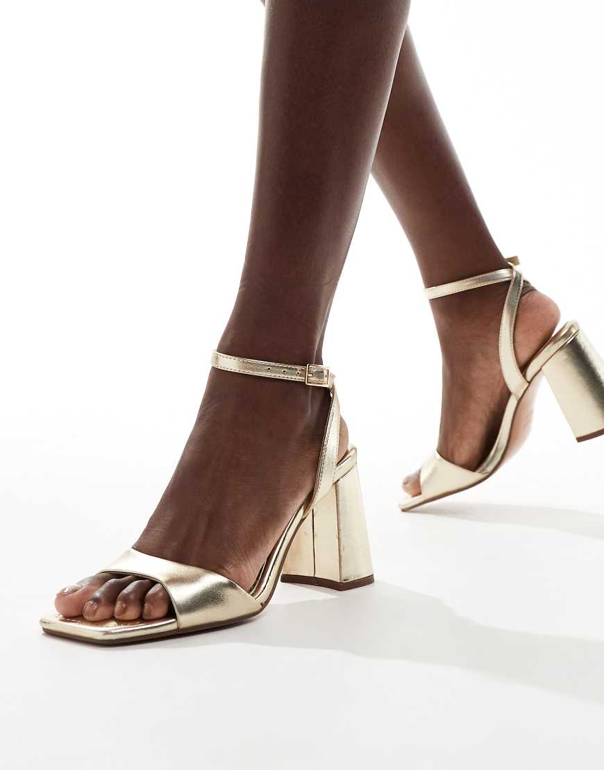 ASOS DESIGN - Hotel - Filigrane Sandaletten in Gold mit Blockabsatz-Goldfarben ASOS DESIGN - Hotel - Filigrane Sandaletten in Gold mit Blockabsatz-Goldfarben von ASOS DESIGN