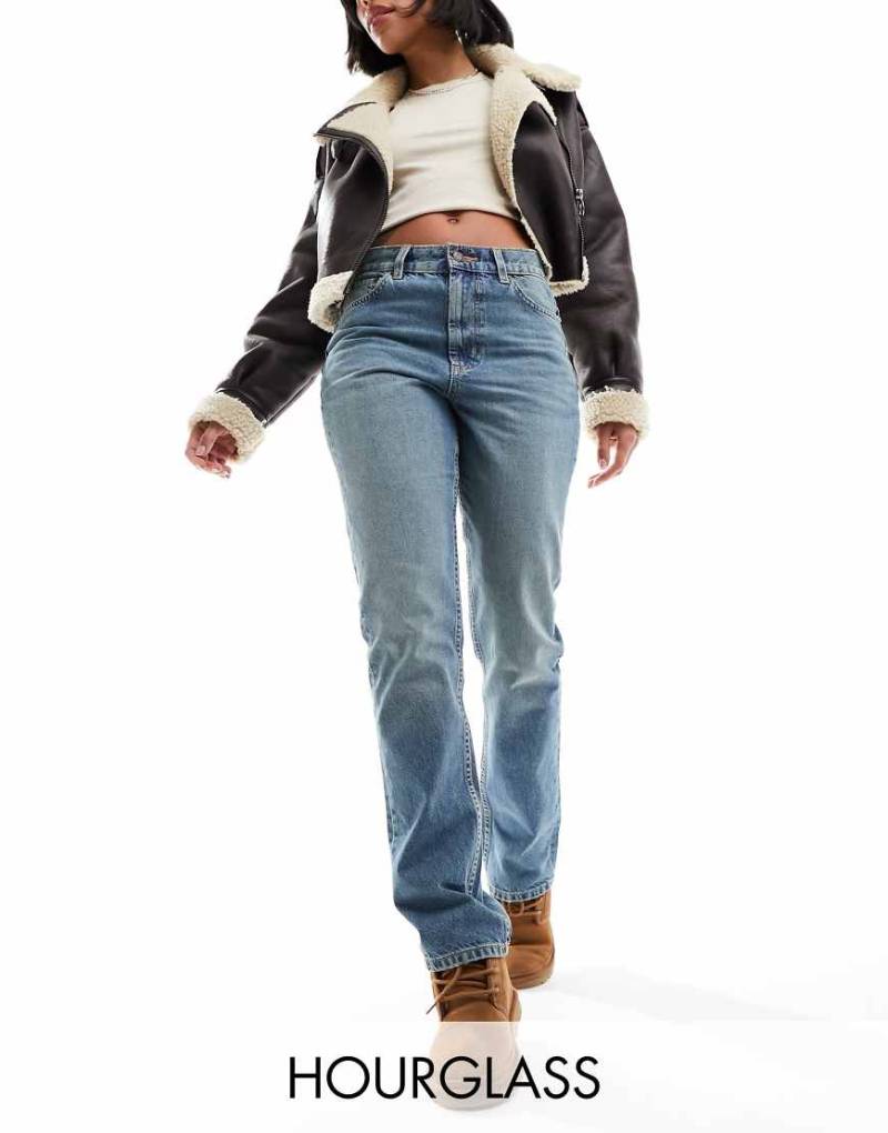 ASOS DESIGN Hourglass - Straight Jeans in Blau mit mittelhohem Bund von ASOS DESIGN