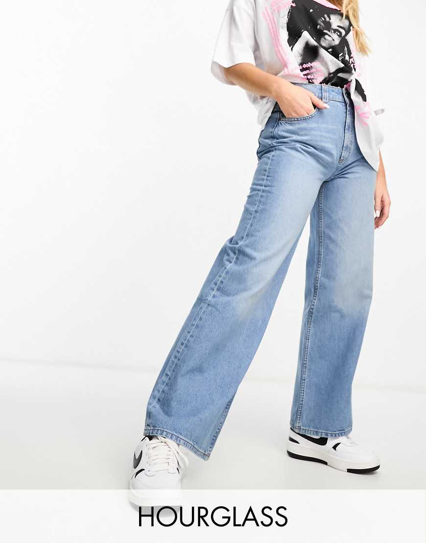 ASOS DESIGN Hourglass - Weite Dad-Jeans in Mittelblau ASOS DESIGN Hourglass - Weite Dad-Jeans in Mittelblau von ASOS DESIGN