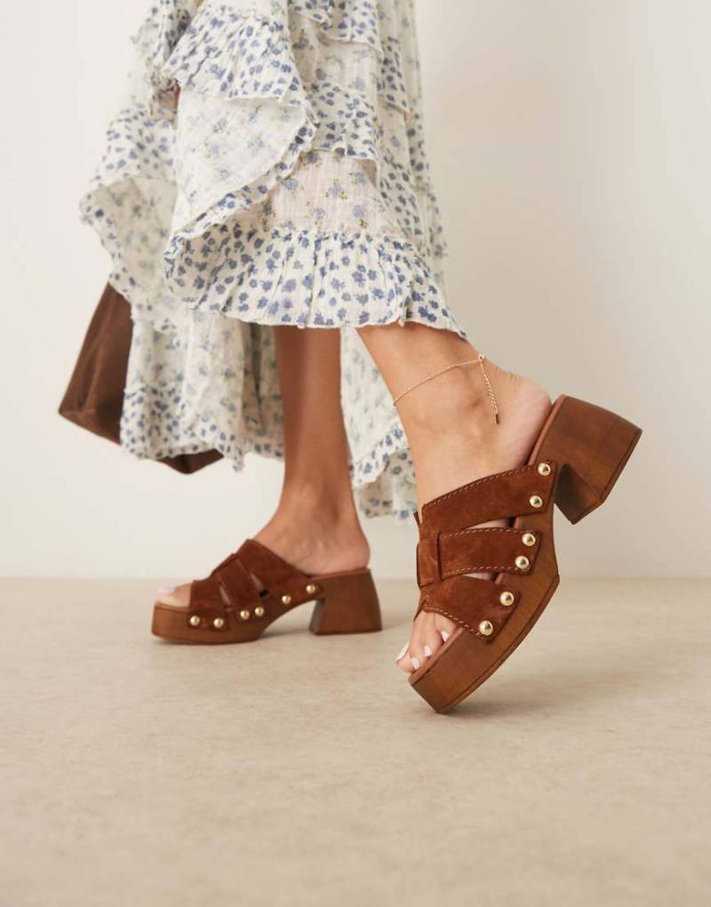 ASOS DESIGN - Hudson - Clog-Mules aus hochwertigem Wildleder in Camel mit mittelhohem Absatz-Braun von ASOS DESIGN