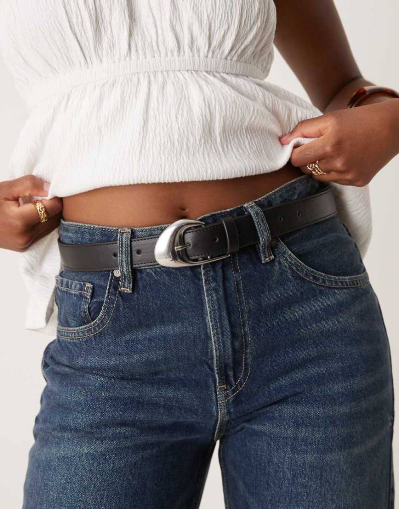 ASOS DESIGN - Hüft- und Taillengürtel aus Denim in Schwarz mit abgeschrägter Schnalle von ASOS DESIGN