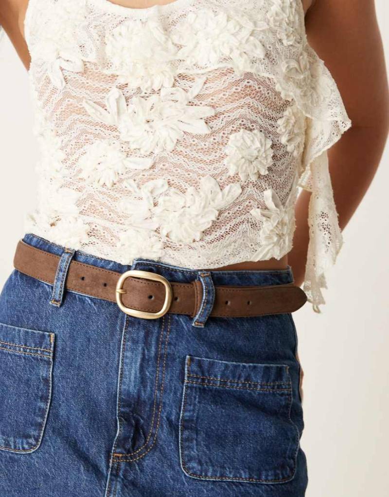 ASOS DESIGN - Hüft- und Taillengürtel aus Wildlederimitat in Schokobraun von ASOS DESIGN