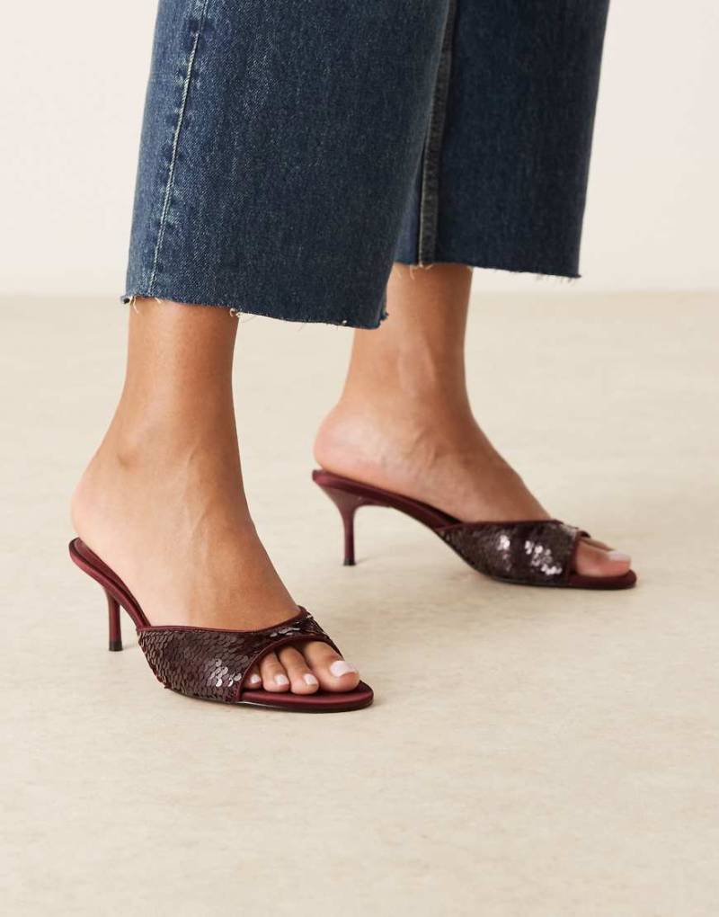 ASOS DESIGN - Hush - Mules in Burgunderrot mit Paillettenbesatz und mittelhohem Absatz von ASOS DESIGN