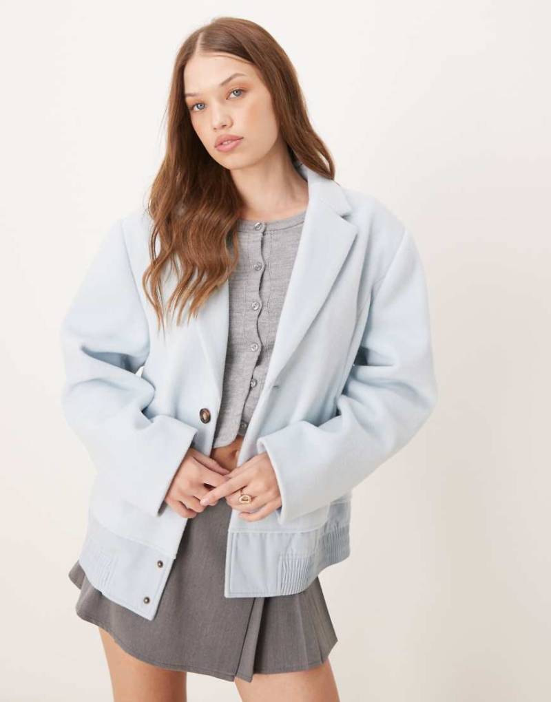 ASOS DESIGN - Hybrid-Bomberjacke in Blau mit geteiltem Design von ASOS DESIGN