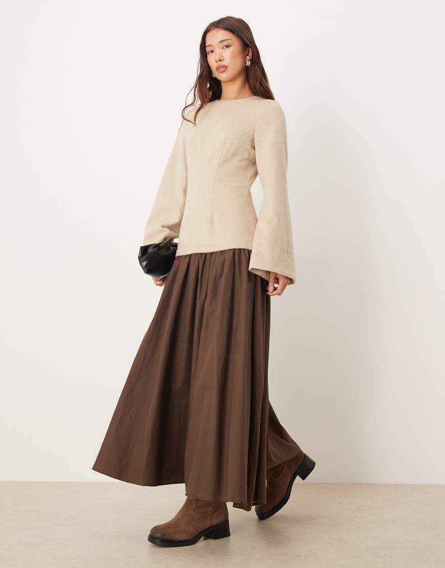 ASOS DESIGN - Hybrid-Maxikleid in Steinbeige mit tiefer Taille-Bunt von ASOS DESIGN