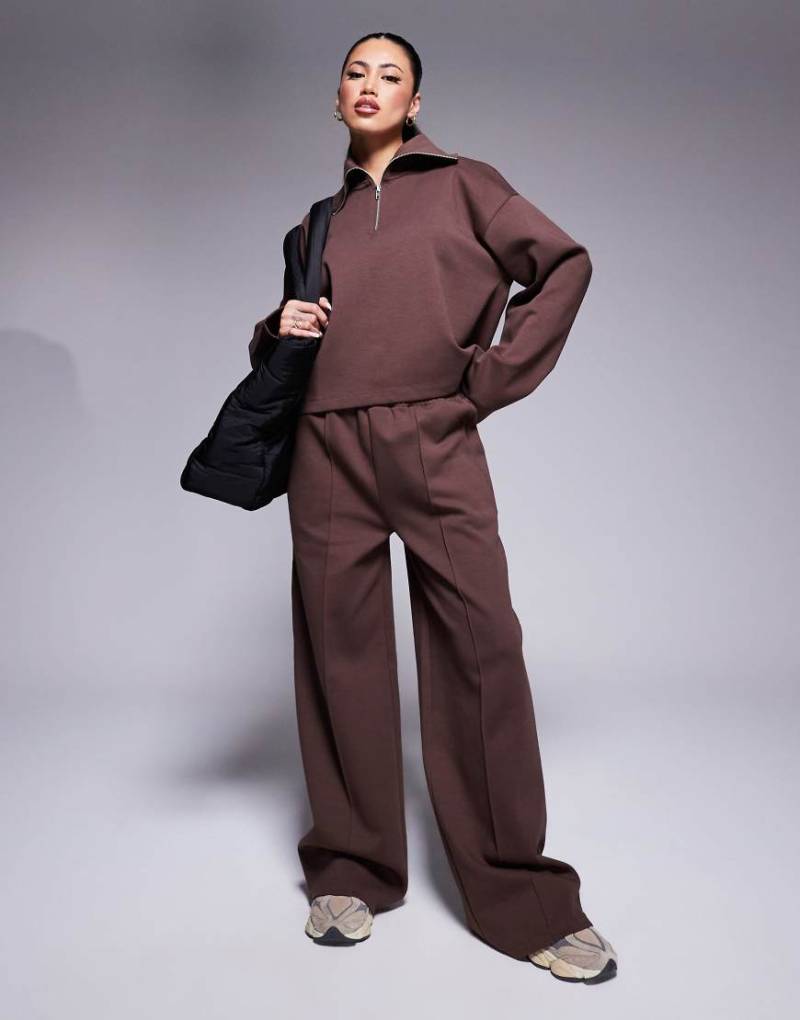 ASOS DESIGN - Interlock-Jogginghose in Schokobraun mit weitem Bein, Kombiteil von ASOS DESIGN