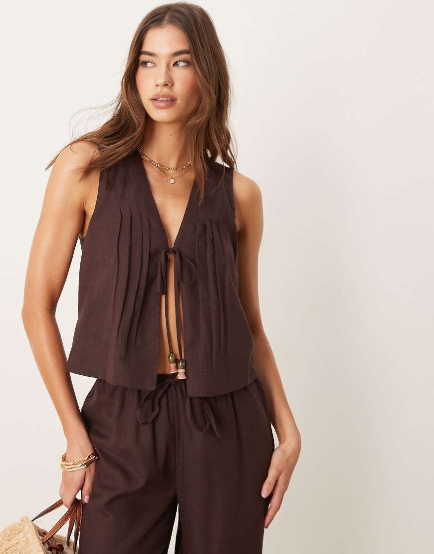 ASOS DESIGN - Ivy - Strandweste aus Leinenmix in Braun ASOS DESIGN - Ivy - Strandweste aus Leinenmix in Braun von ASOS DESIGN