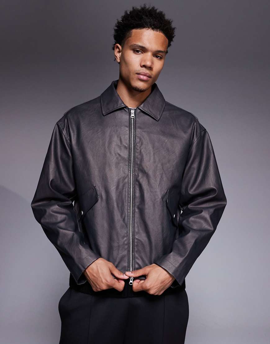 ASOS DESIGN - Jacke aus Kunstleder in Braun-Brown von ASOS DESIGN