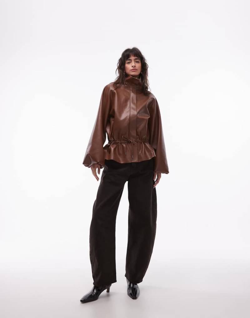 ASOS DESIGN - Jacke aus PU mit Blasenstruktur und Saum mit Raffung-Brown von ASOS DESIGN