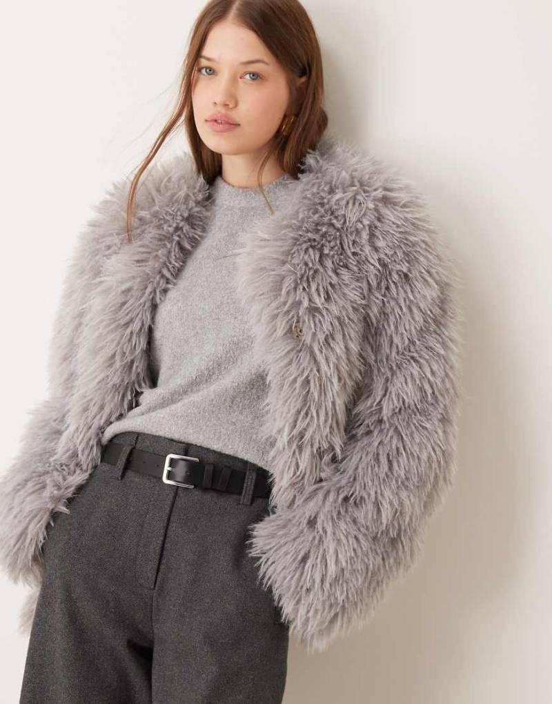 ASOS DESIGN - Jacke aus Pelzimitat in Grau-Weiß von ASOS DESIGN