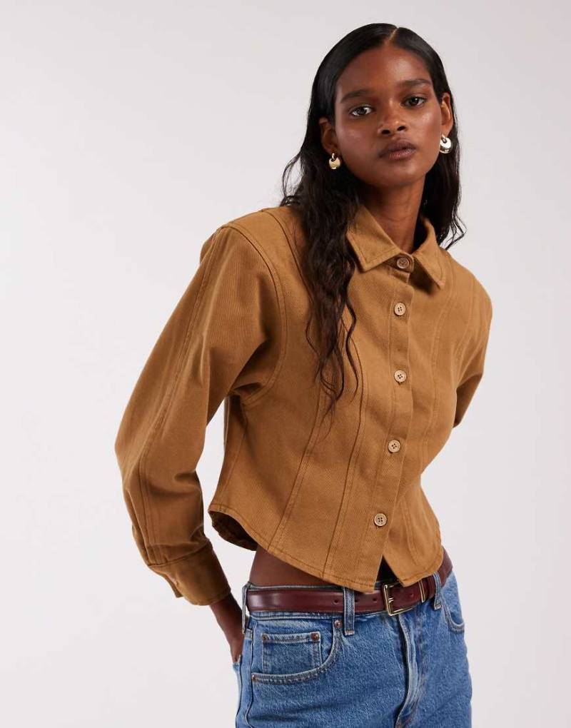 ASOS DESIGN - Jacke aus Twill in Karamellbraun mit Abnähern-Neutral von ASOS DESIGN