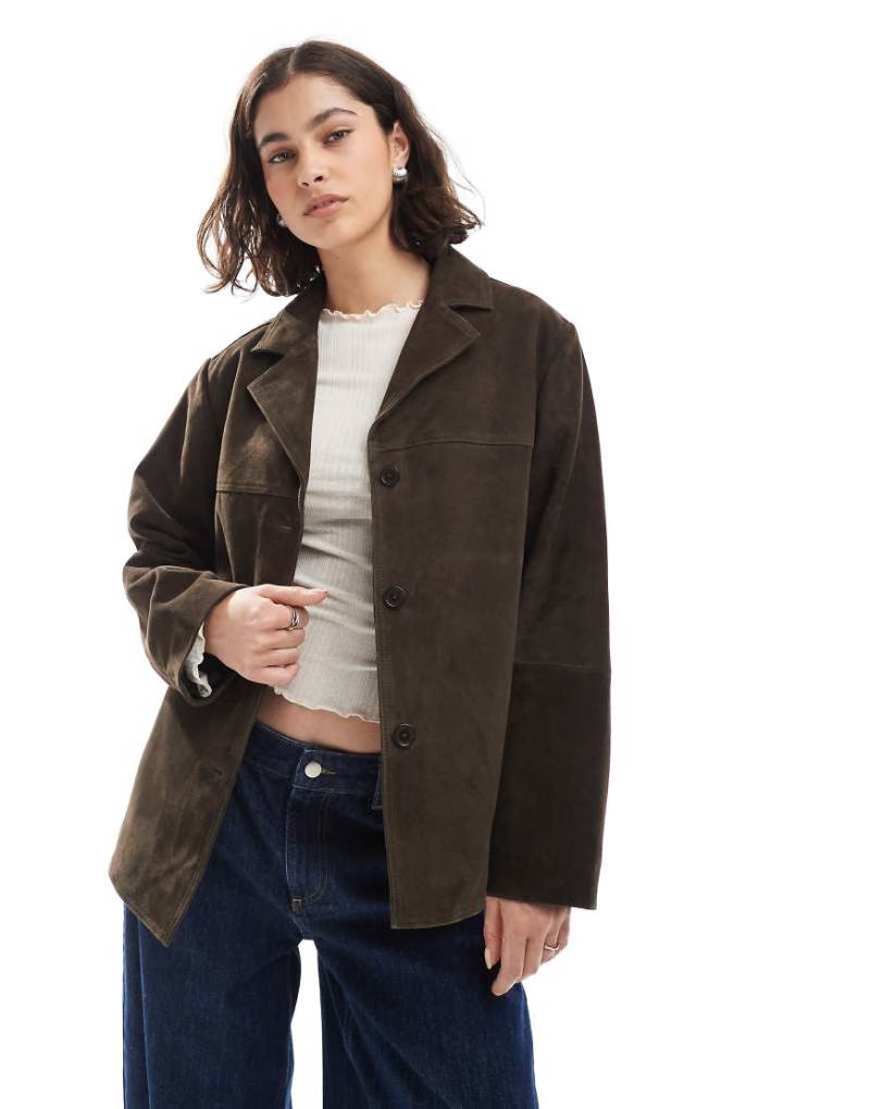 ASOS DESIGN - Jacke aus echtem Wildleder in dunklem Mokkabraun im Stil der 70er von ASOS DESIGN