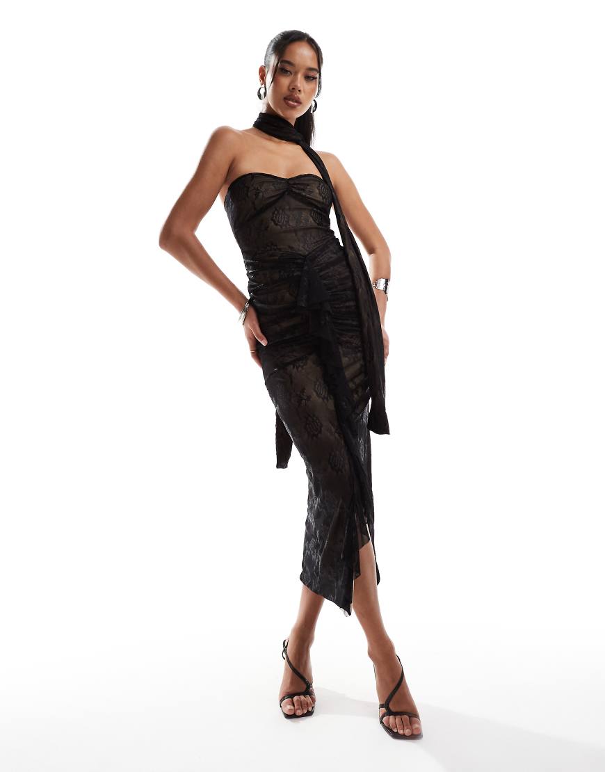 ASOS DESIGN - Jacquard-Maxikleid aus Power Mesh in Schwarz mit Raffung und Rüschen-Detail von ASOS DESIGN