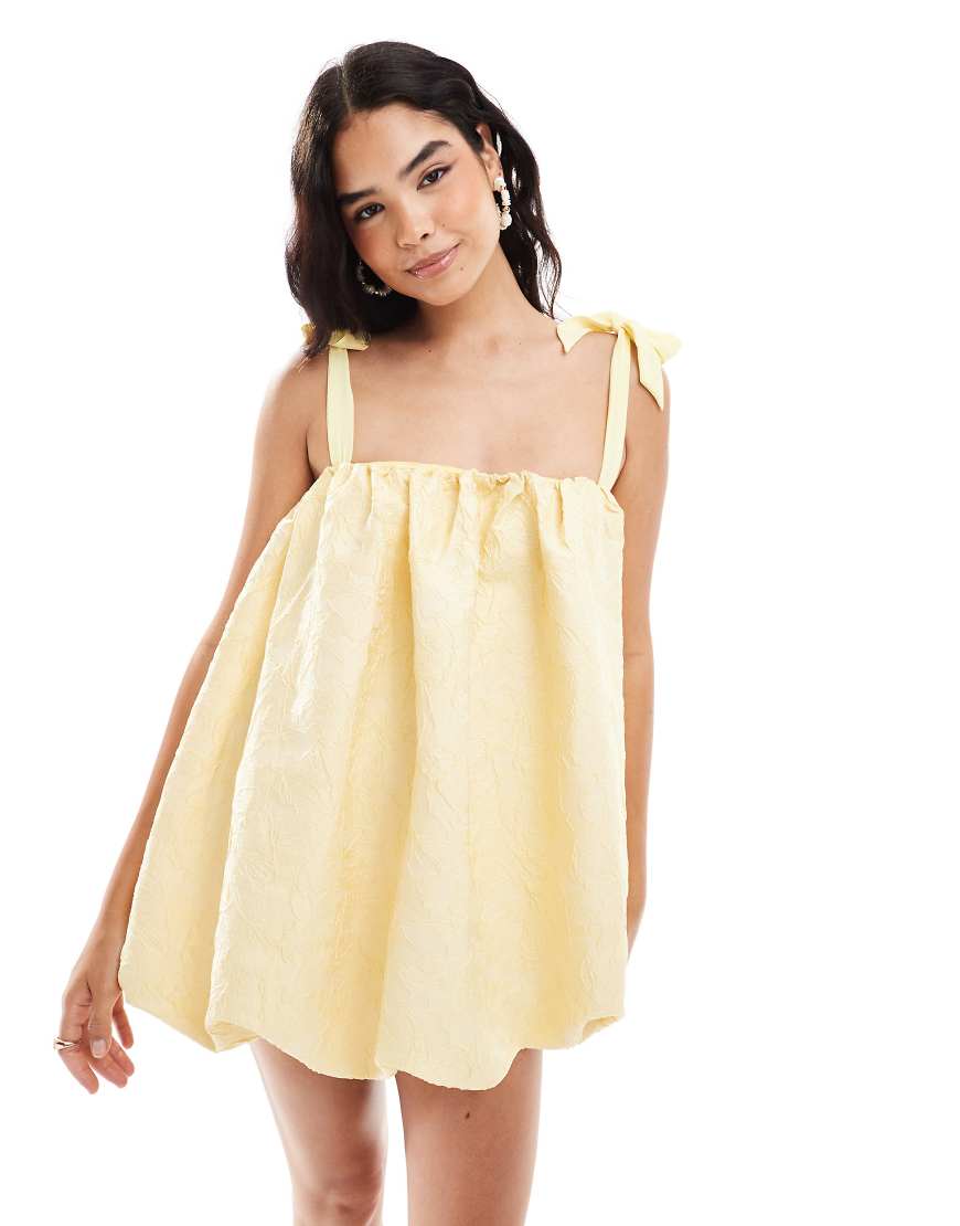 ASOS DESIGN - Jacquard-Minikleid in Zitronengelb mit Ballonsaum und schulterfreiem Design mit gebundenen Trägern von ASOS DESIGN