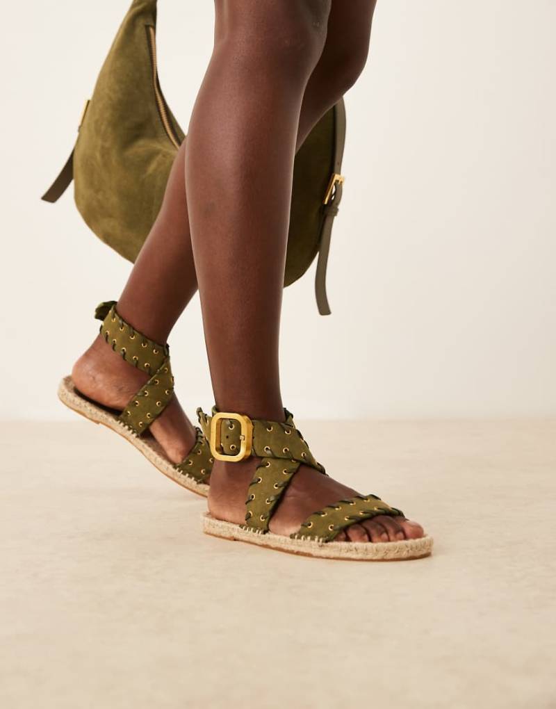 ASOS DESIGN - Jazzy - Espadrilles-Sandalen in Khaki mit Überwendlingsstich-Grün von ASOS DESIGN