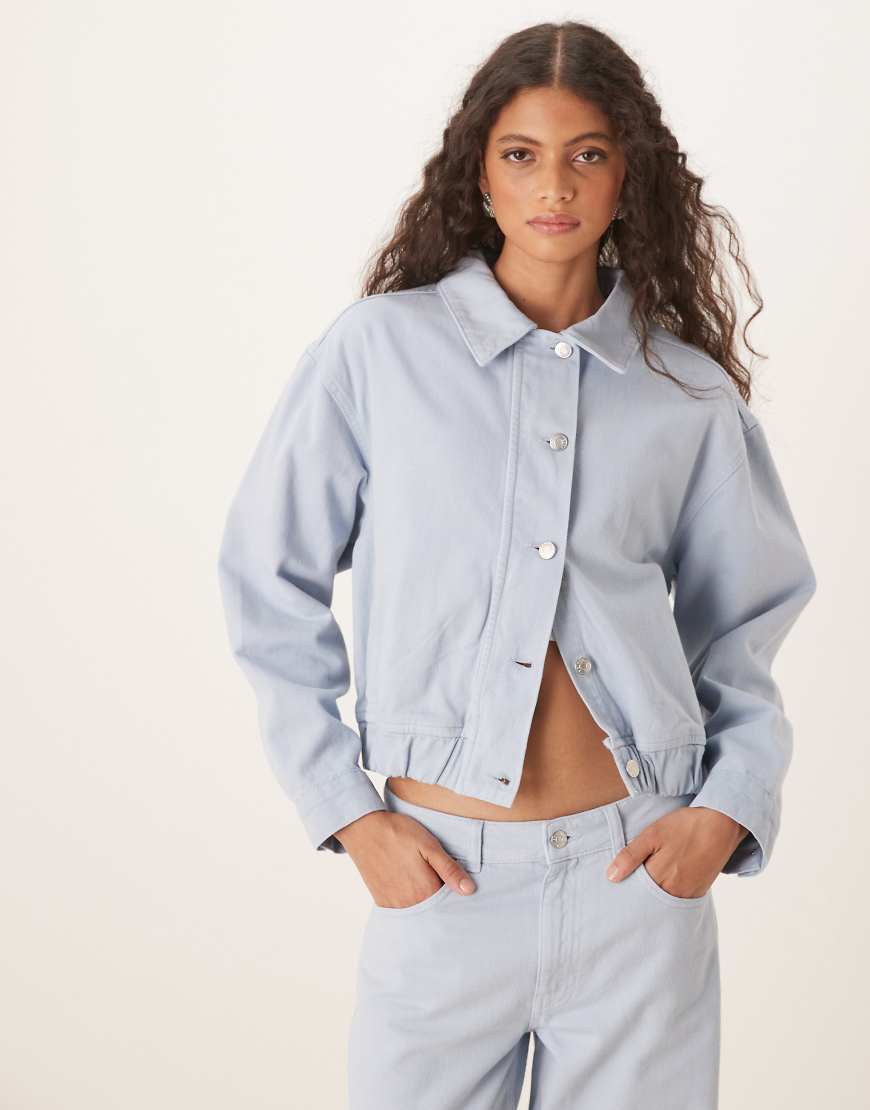 ASOS DESIGN - Jeans-Bomberjacke in Pastellblau mit Oversize-Schnitt ASOS DESIGN - Jeans-Bomberjacke in Pastellblau mit Oversize-Schnitt von ASOS DESIGN