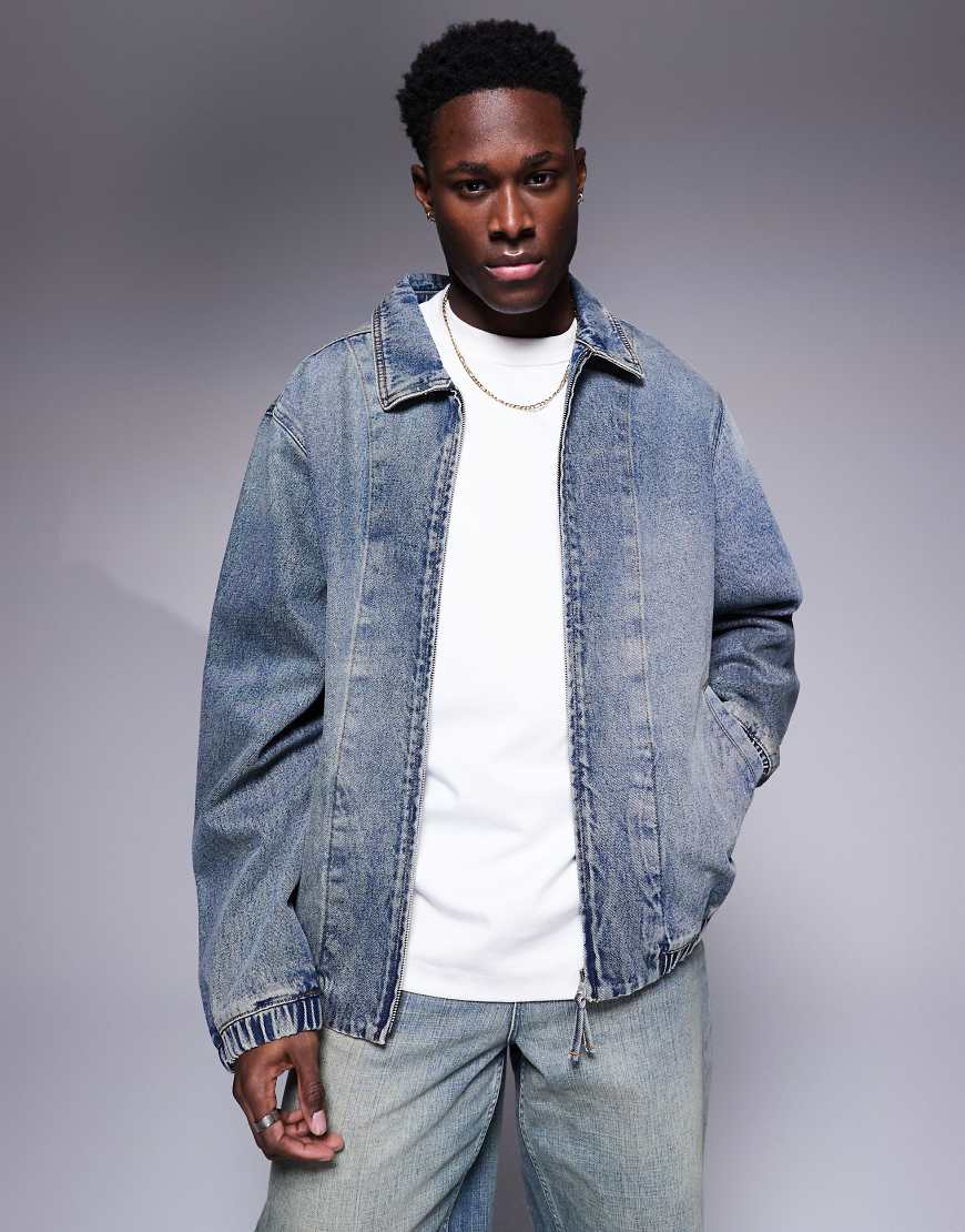 ASOS DESIGN - Jeans-Bomberjacke in verwaschenem Mittelblau von ASOS DESIGN