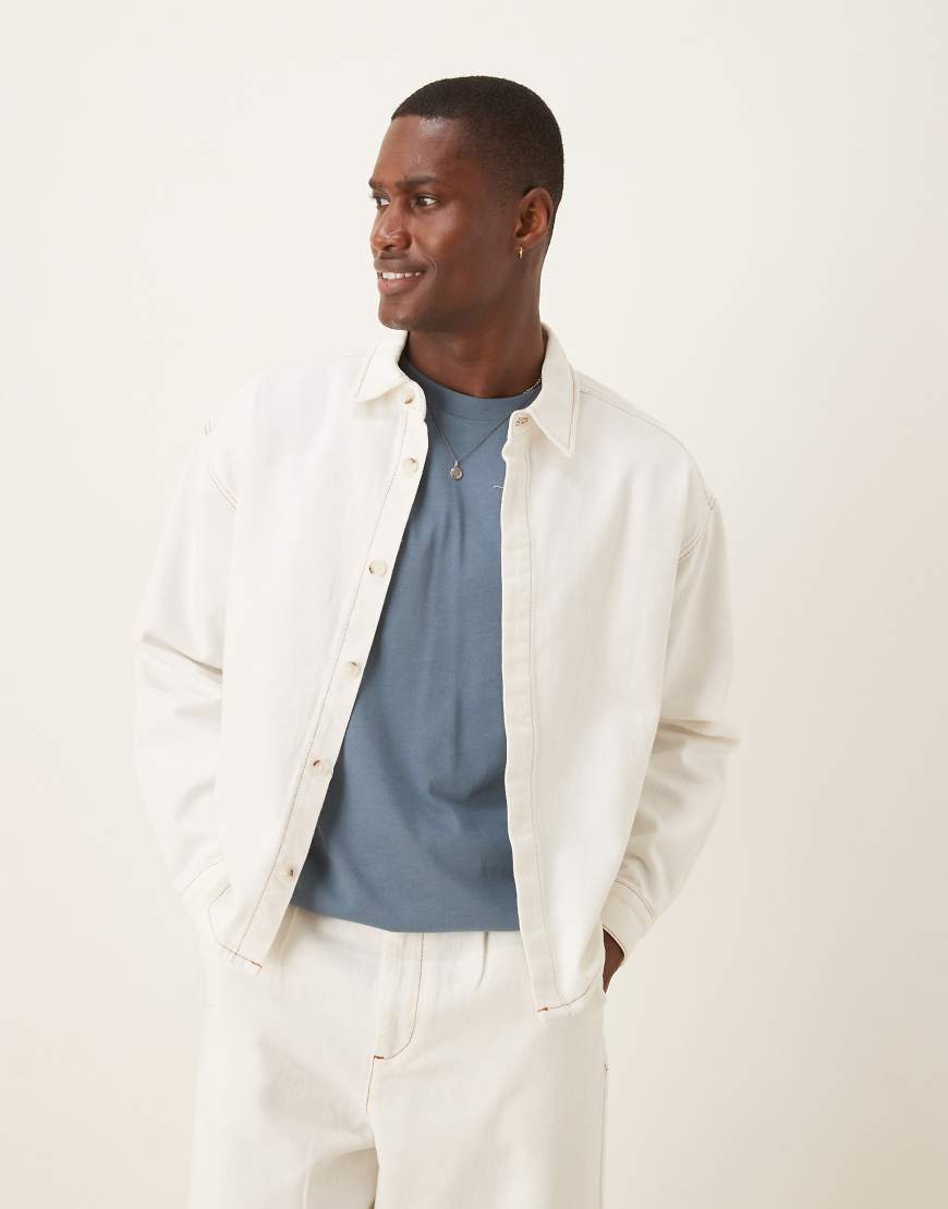 ASOS DESIGN - Jeans-Hemdjacke im 90er-Stil in Ecru mit kastigem Oversize-Schnitt, Kombiteil-Weiß ASOS DESIGN - Jeans-Hemdjacke im 90er-Stil in Ecru mit kastigem Oversize-Schnitt, Kombiteil-Weiß von ASOS DESIGN