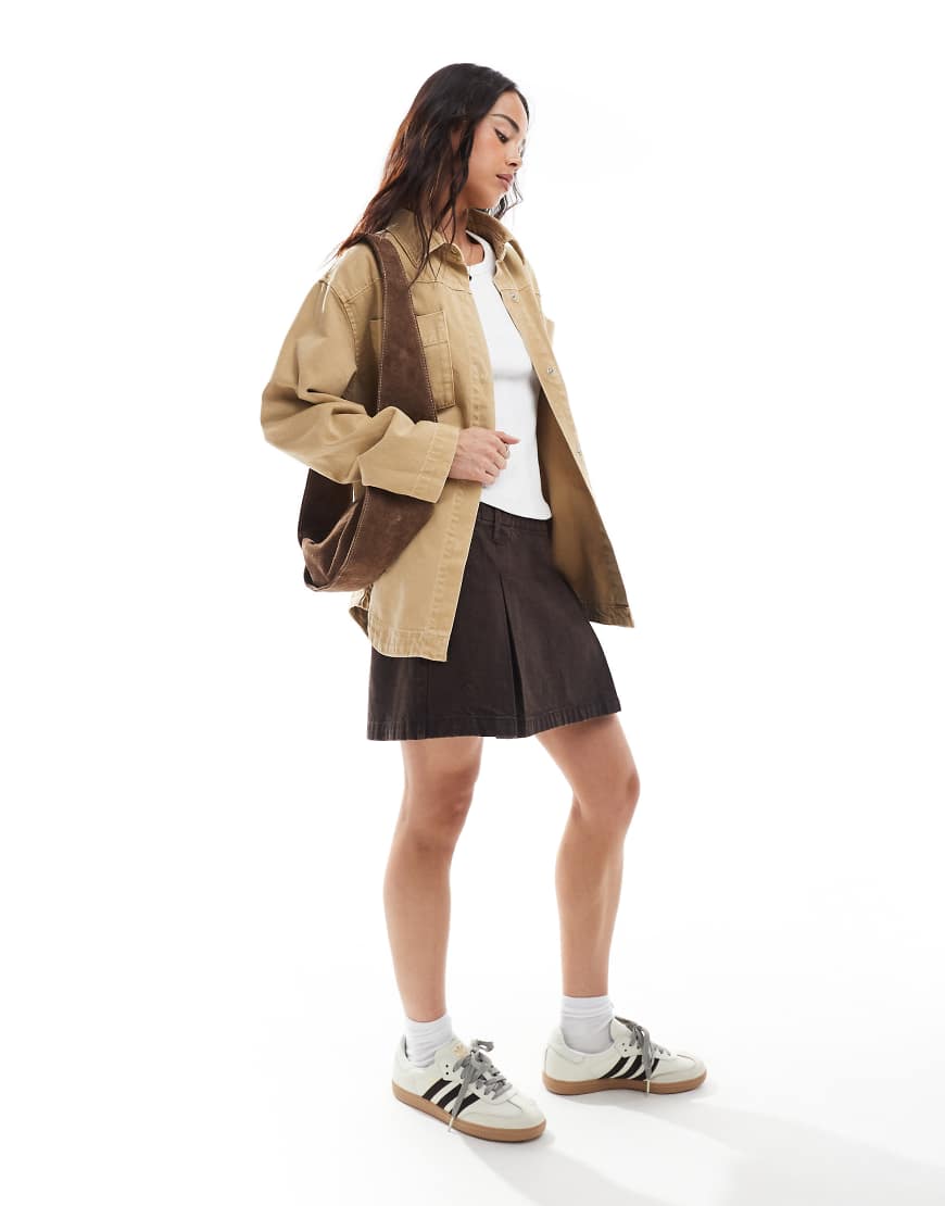 ASOS DESIGN - Jeans-Hemdjacke in Bronze-Braun von ASOS DESIGN
