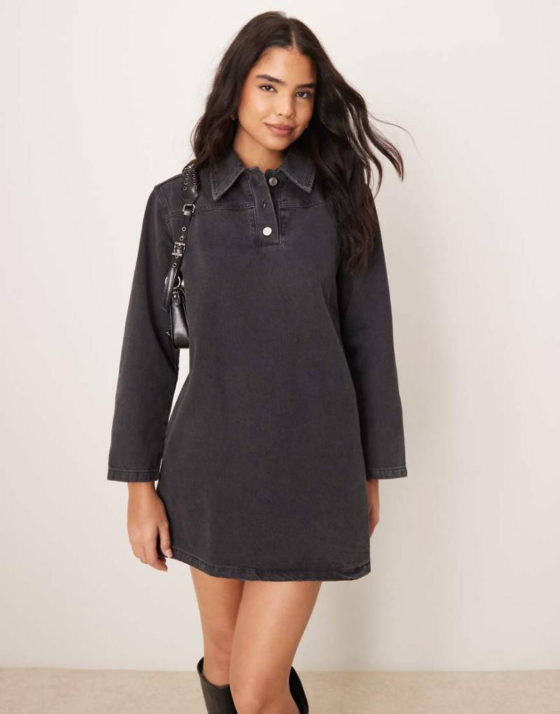 ASOS DESIGN - Jeans-Hemdkleid in verwaschenem Schwarz von ASOS DESIGN