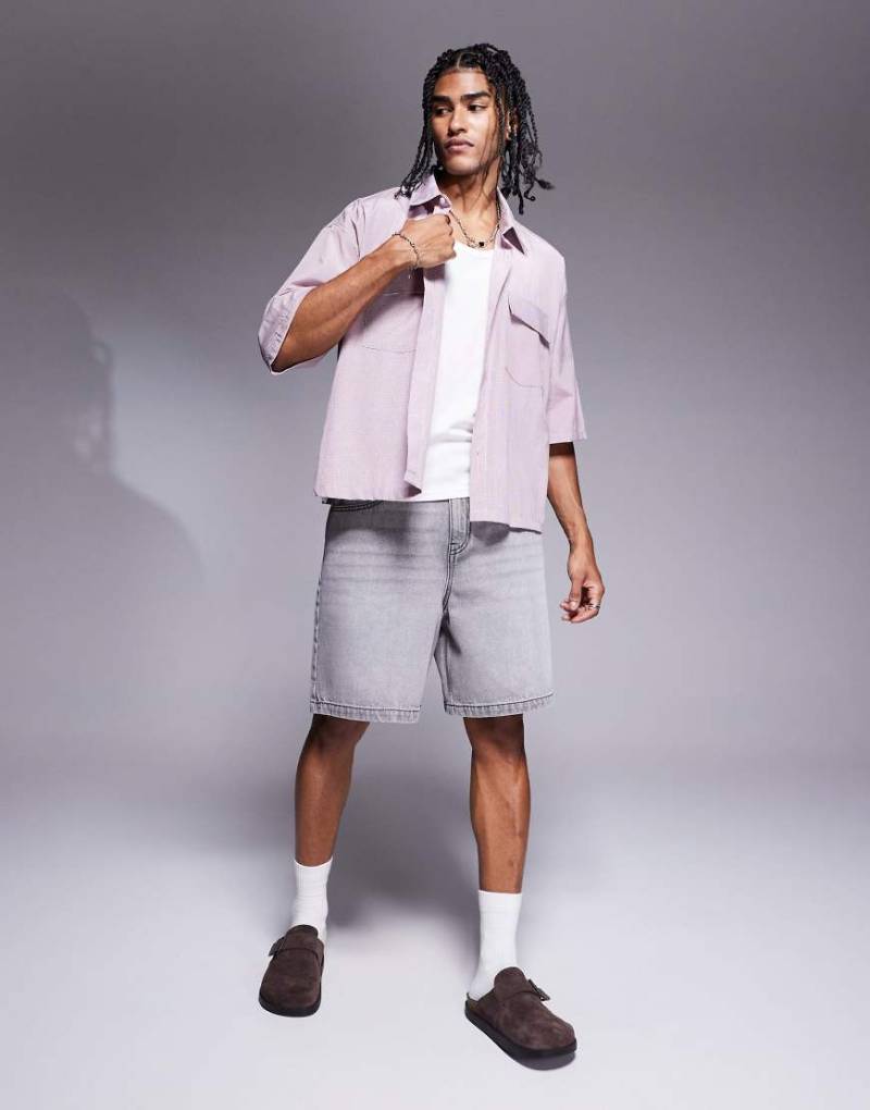 ASOS DESIGN - Jeans-Jorts in Hellgrau in Standard-Länge von ASOS DESIGN