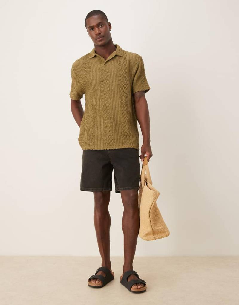 ASOS DESIGN - Jeans-Jorts mit brauner Waschung in Standardlänge von ASOS DESIGN