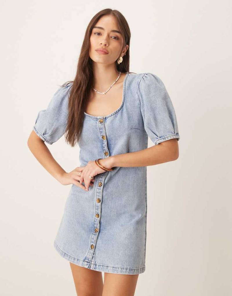 ASOS DESIGN - Jeans-Minikleid in blasser Waschung mit Knopfleiste und Puffärmeln-Blau von ASOS DESIGN