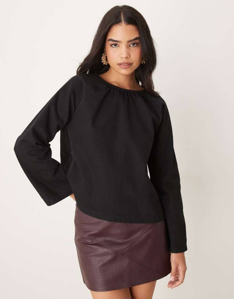 ASOS DESIGN - Jeans-Oberteil in Schwarz mit langen Raglan-Ärmeln von ASOS DESIGN