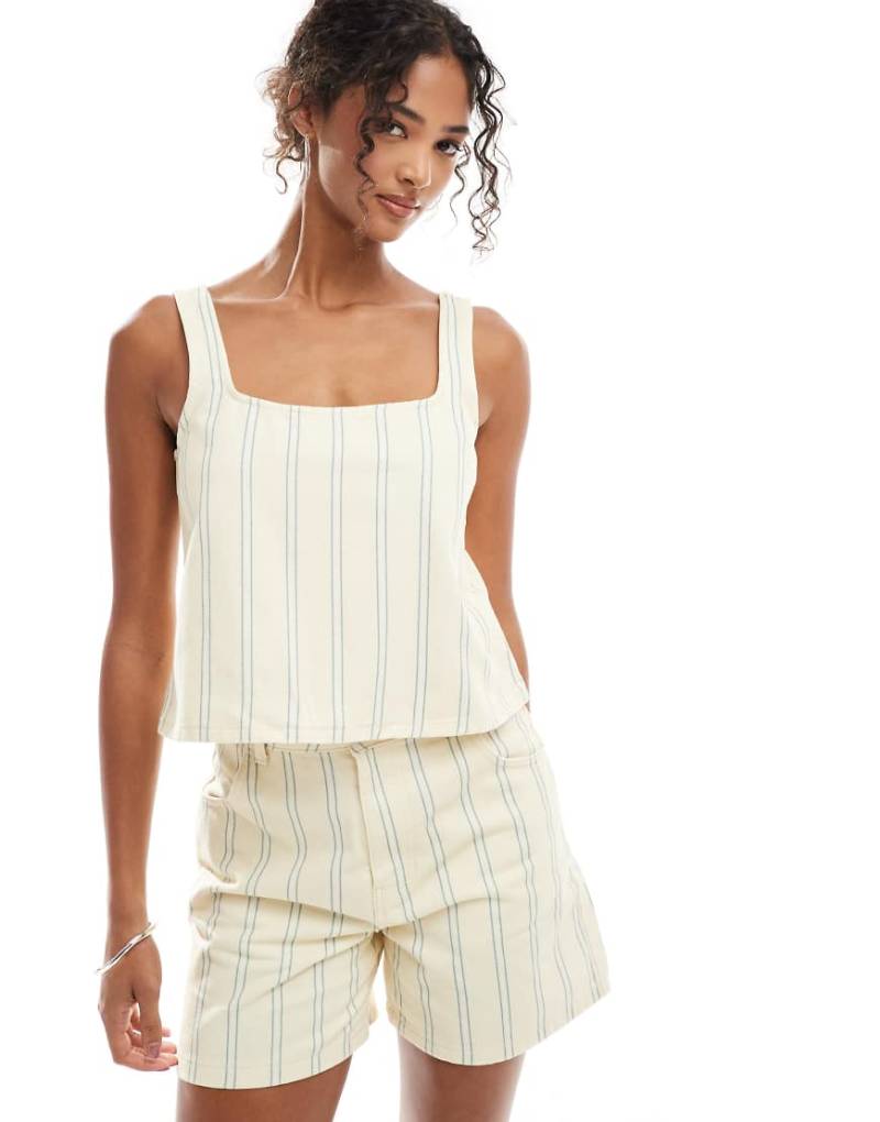 ASOS DESIGN - Jeans-Oberteil in gestreiftem Buttermilchgelb mit eckigem Ausschnitt von ASOS DESIGN