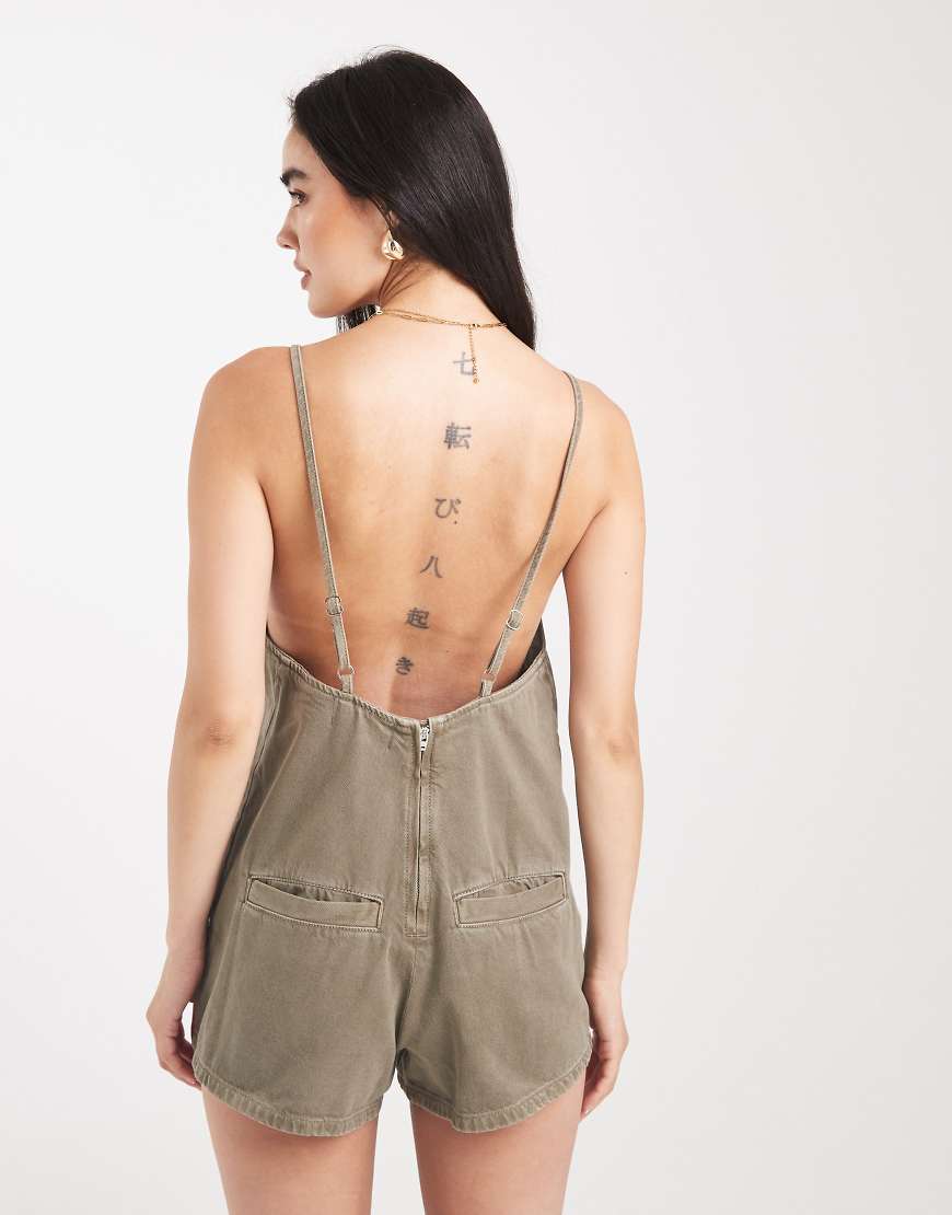 ASOS DESIGN - Jeans-Playsuit in Khaki mit eckigem Schnitt-Grün von ASOS DESIGN