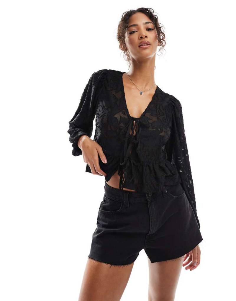 ASOS DESIGN - Jeans-Shorts in schwarzer Waschung mit A-Linien-Schnitt von ASOS DESIGN
