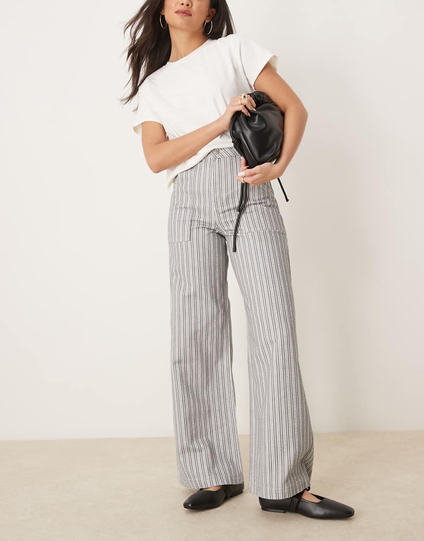 ASOS DESIGN - Jeans in Anthrazit gestreift mit weitem Bein und Oversize-Taschen-Grau ASOS DESIGN - Jeans in Anthrazit gestreift mit weitem Bein und Oversize-Taschen-Grau von ASOS DESIGN
