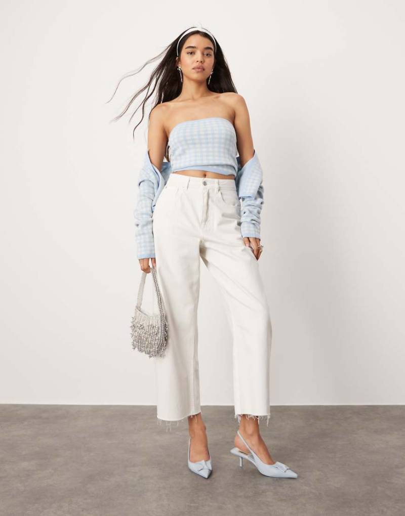 ASOS DESIGN - Jeans in Ecru mit abgerundetem Beinschnitt und Taillenlasche-Neutral von ASOS DESIGN