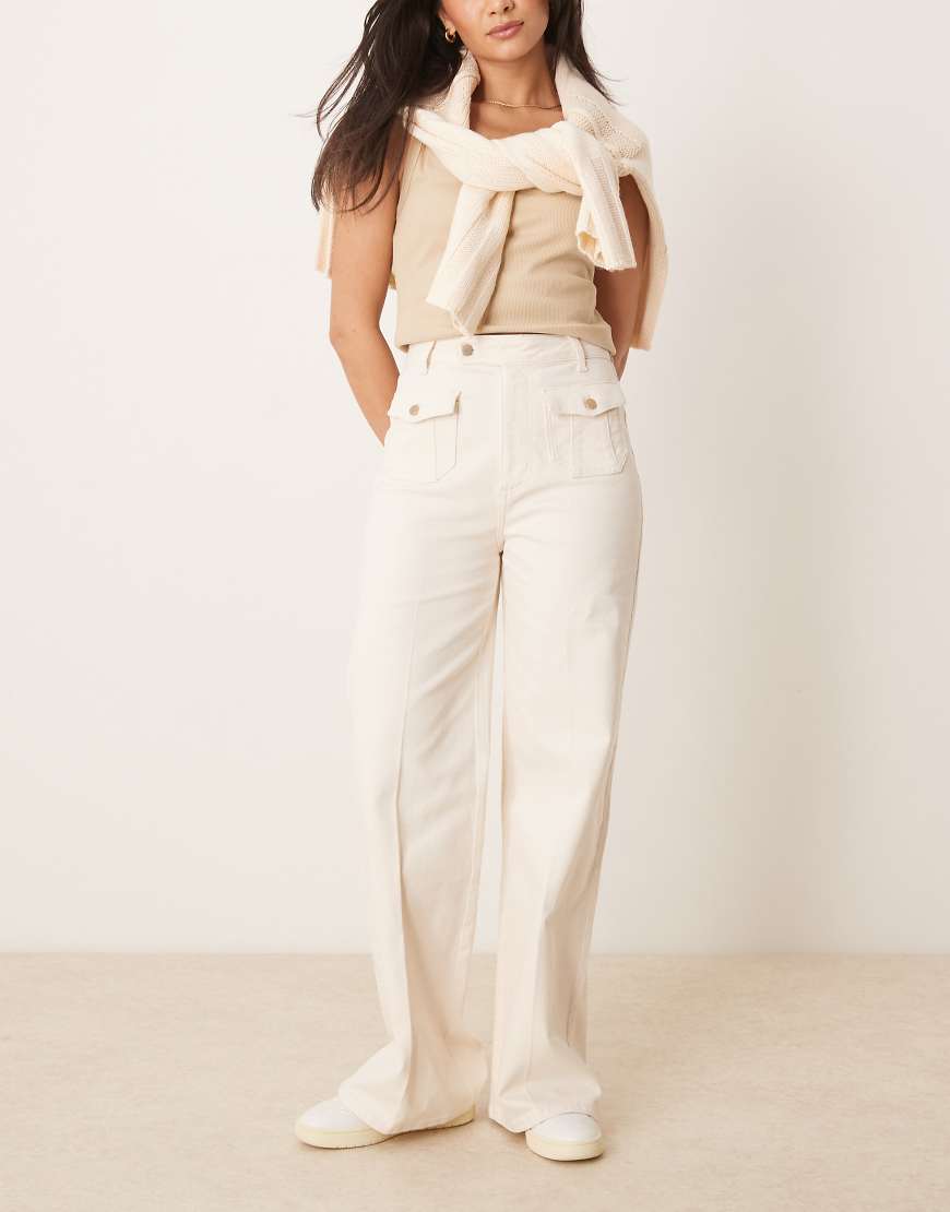 ASOS DESIGN - Jeans in Weiß mit weitem Schnitt und Vordertaschen ASOS DESIGN - Jeans in Weiß mit weitem Schnitt und Vordertaschen von ASOS DESIGN