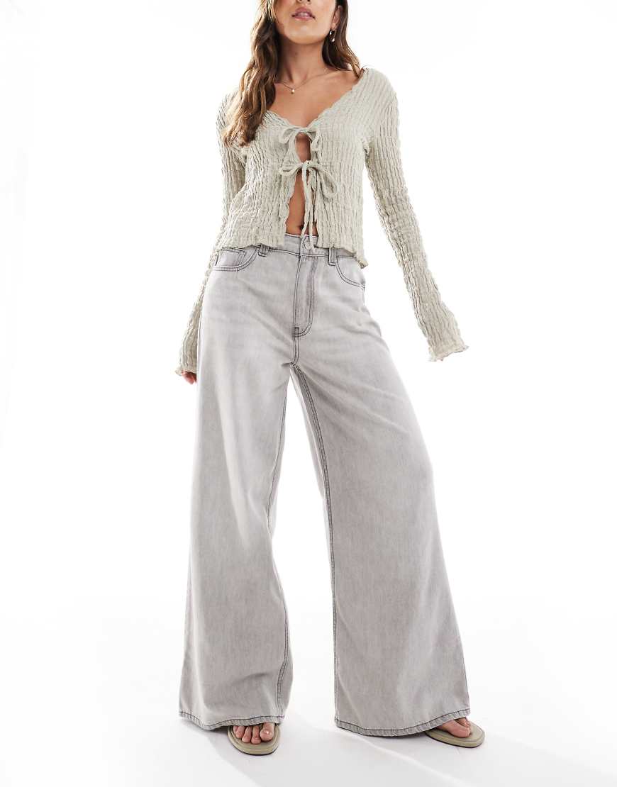 ASOS DESIGN - Jeans in Grau mit weitem Bein von ASOS DESIGN
