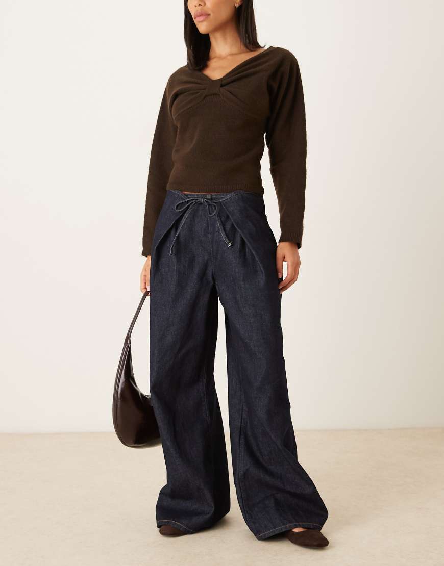 ASOS DESIGN - Jeans in Indigoblau mit Fold-over-Taillenbund und Bindeband von ASOS DESIGN