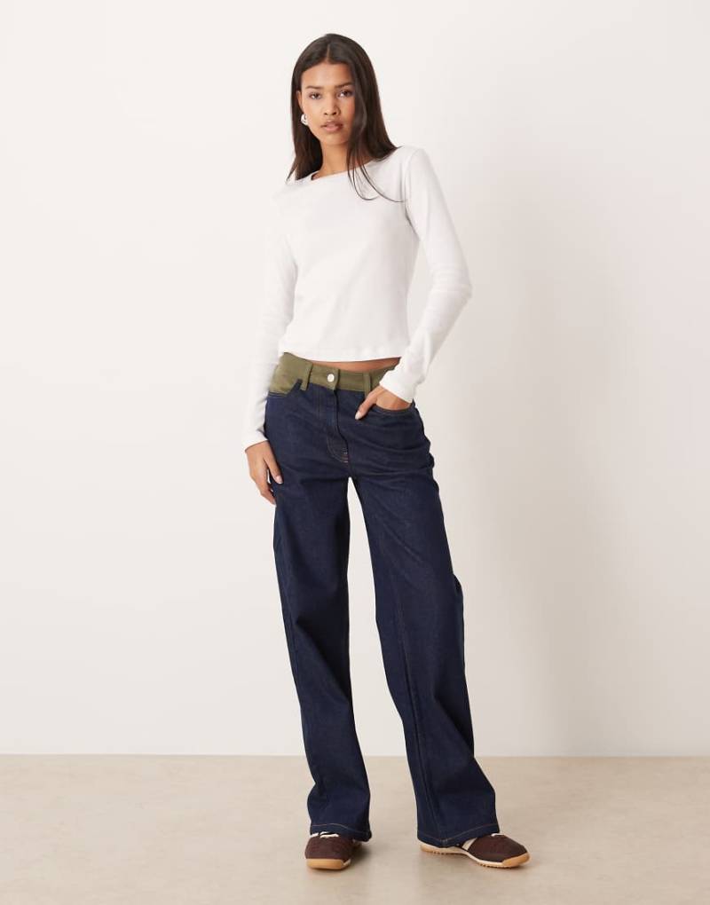 ASOS DESIGN - Jeans in Indigoblau mit weitem Bein und Einsatz aus Cord von ASOS DESIGN