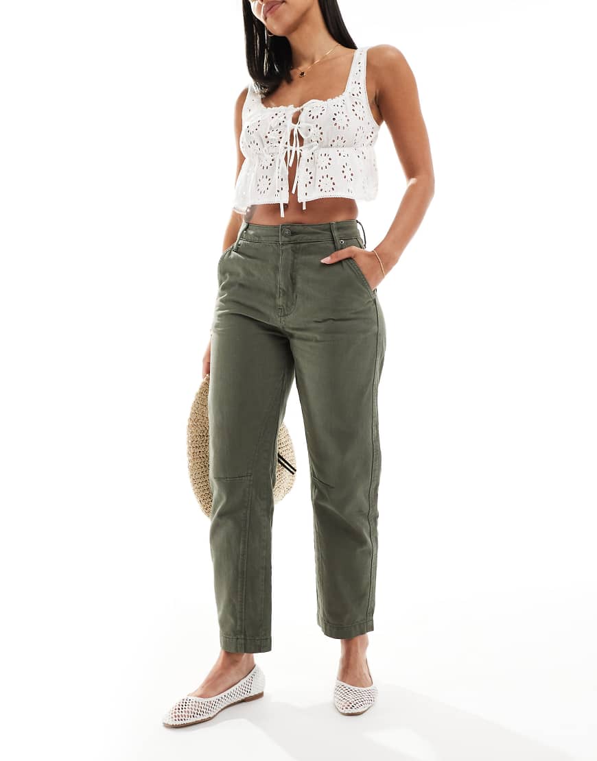 ASOS DESIGN - Jeans in Khaki mit abgerundetem Bein-Grün ASOS DESIGN - Jeans in Khaki mit abgerundetem Bein-Grün von ASOS DESIGN