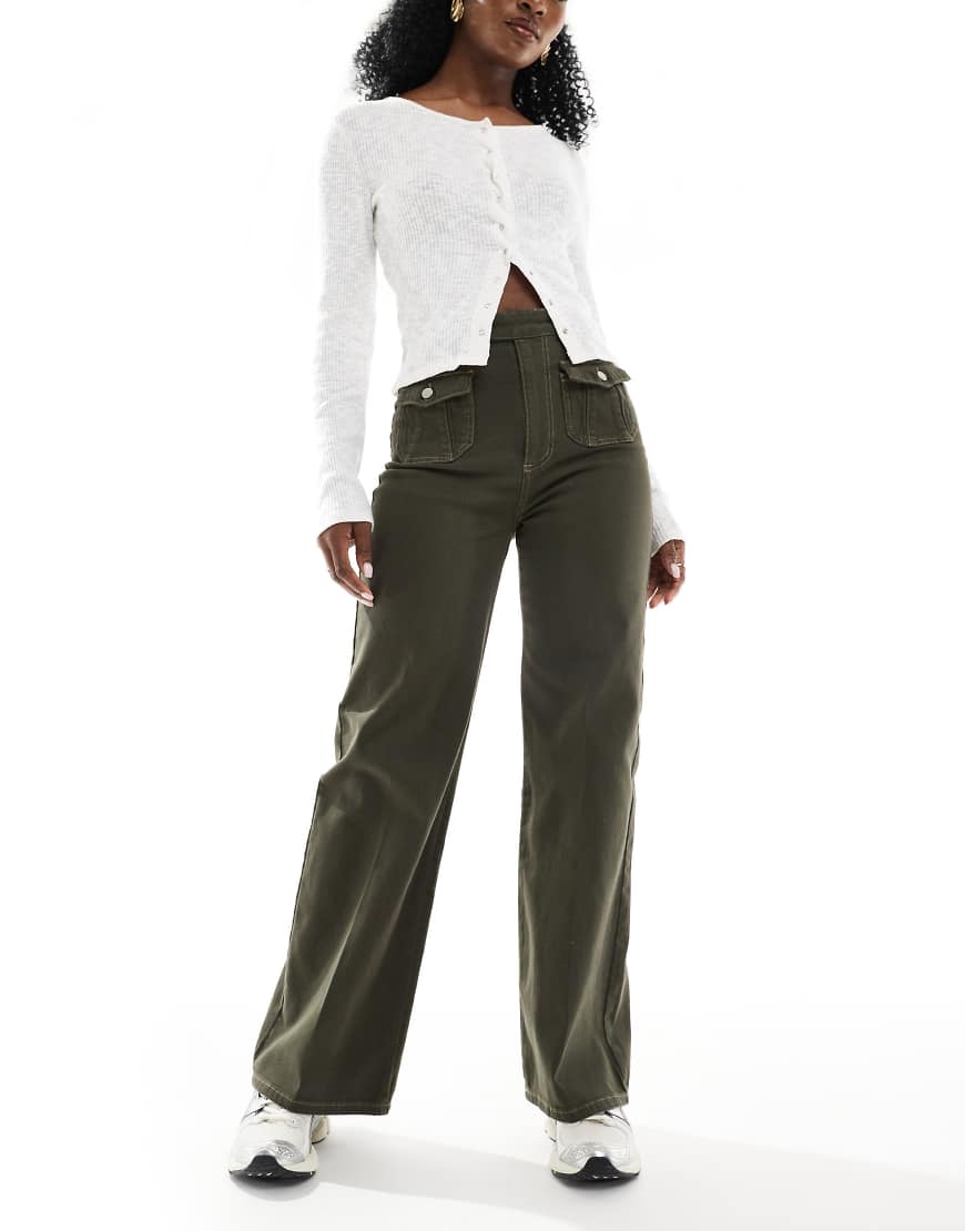 ASOS DESIGN - Jeans in Khaki mit weitem Bein und Vordertaschen-Braun von ASOS DESIGN