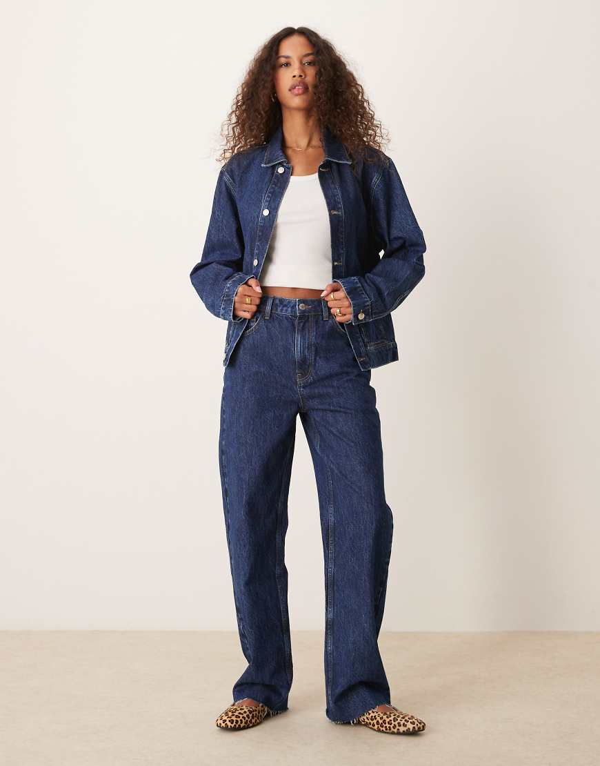 ASOS DESIGN - Jeans in Mittelblau mit 90er-Schnitt ASOS DESIGN - Jeans in Mittelblau mit 90er-Schnitt von ASOS DESIGN