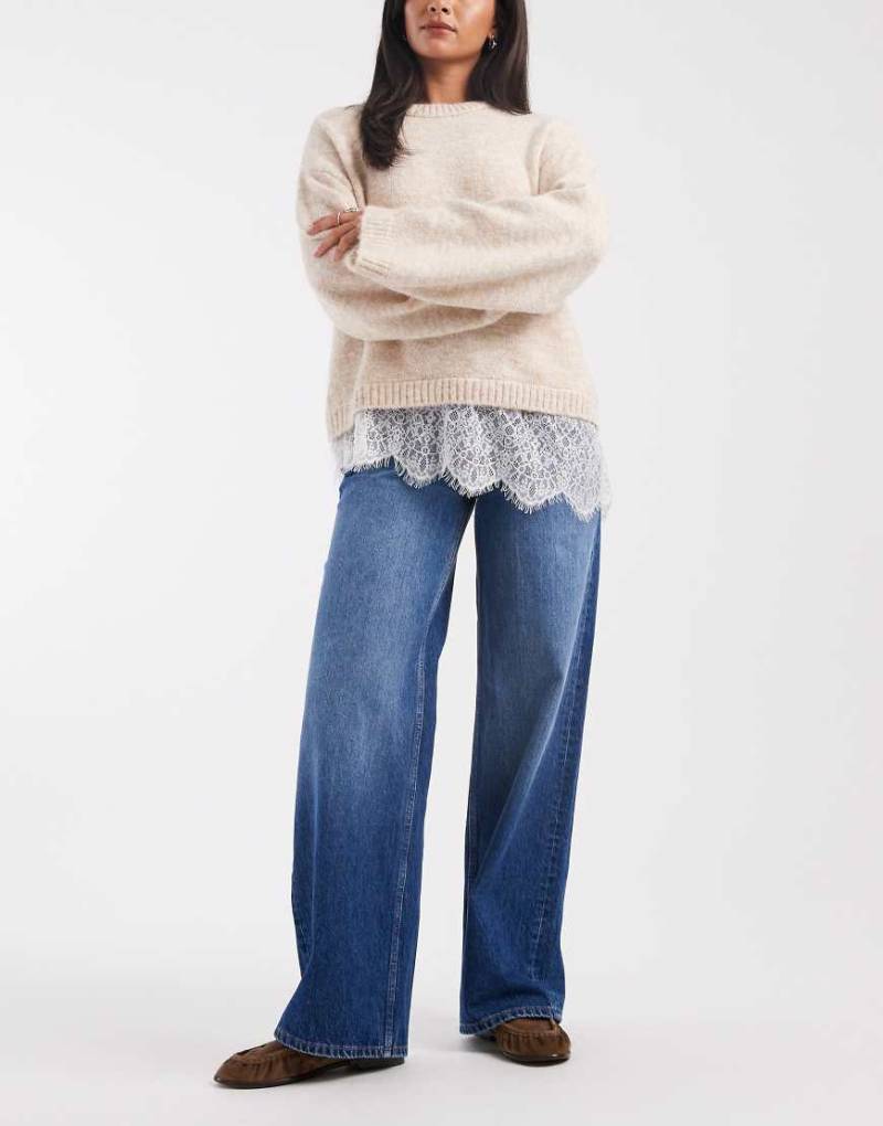 ASOS DESIGN - Jeans in dunkler Waschung mit weitem Bein und niedrigem Bund-Blau von ASOS DESIGN