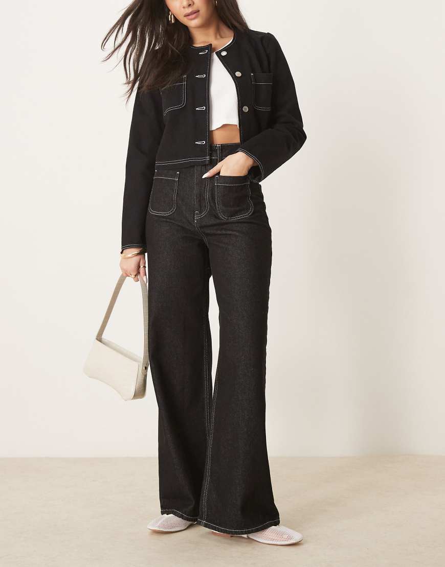 ASOS DESIGN - Jeans in Schwarz mit weitem Bein, aufgesetzten Taschen und Ziernähten von ASOS DESIGN