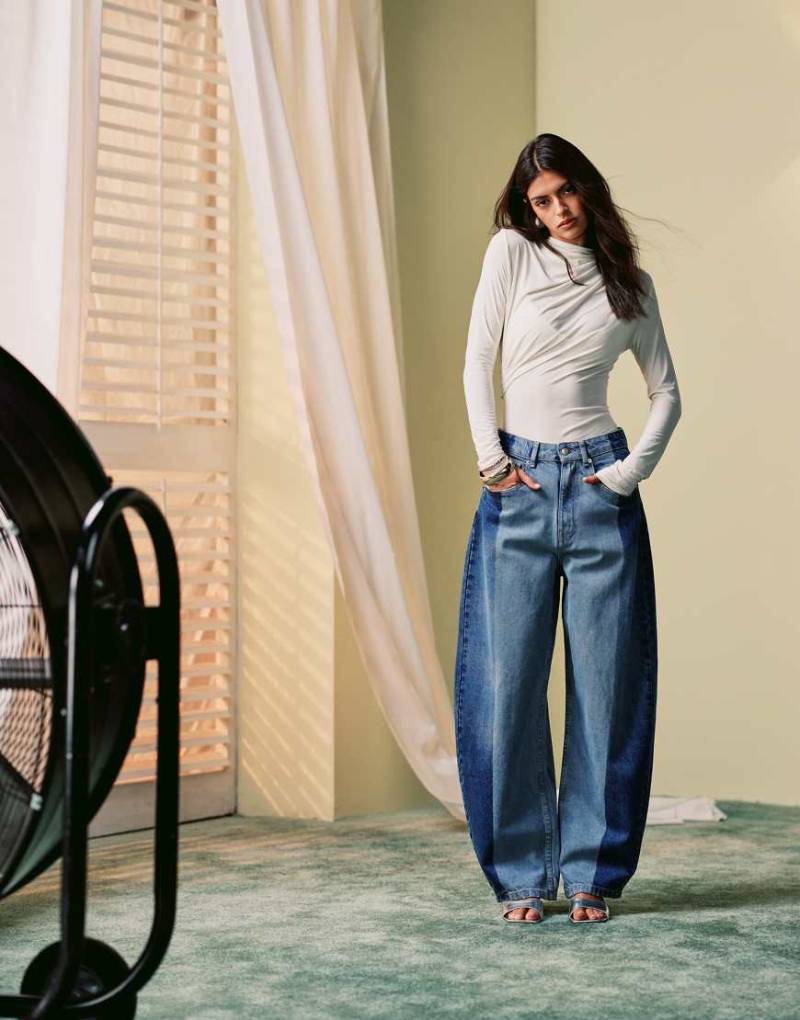 ASOS DESIGN - Barrel-Leg-Jeans in gleichfarbiger Waschung mit hohem Bund-Blau von ASOS DESIGN