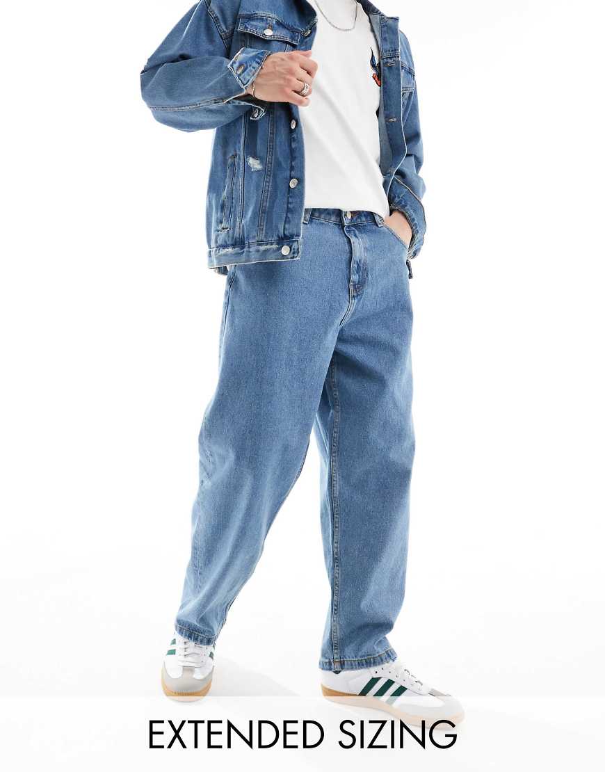 ASOS DESIGN - Jeans in hellblauer Waschung mit abgerundetem Beinschnitt ASOS DESIGN - Jeans in hellblauer Waschung mit abgerundetem Beinschnitt von ASOS DESIGN