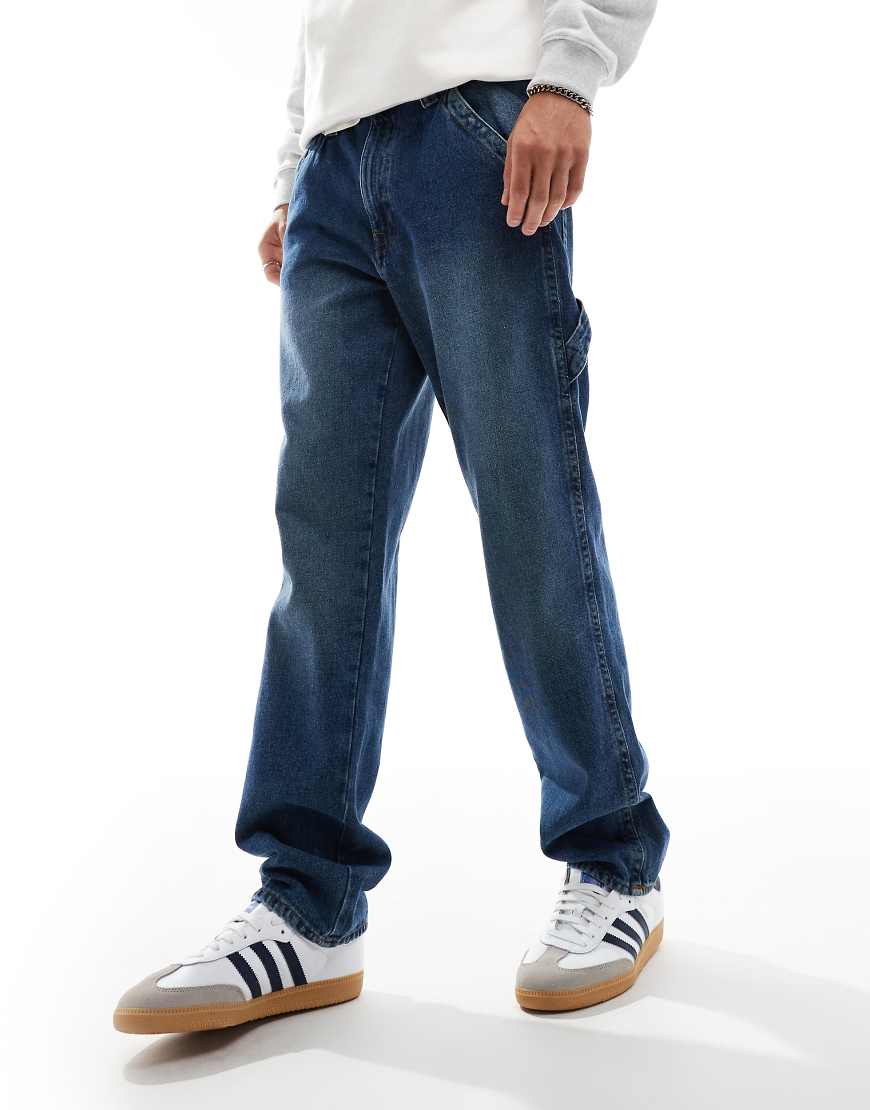 ASOS DESIGN - Jeans in mittelblauer Waschung mit geradem Bein und Zimmermann-Detail ASOS DESIGN - Jeans in mittelblauer Waschung mit geradem Bein und Zimmermann-Detail von ASOS DESIGN