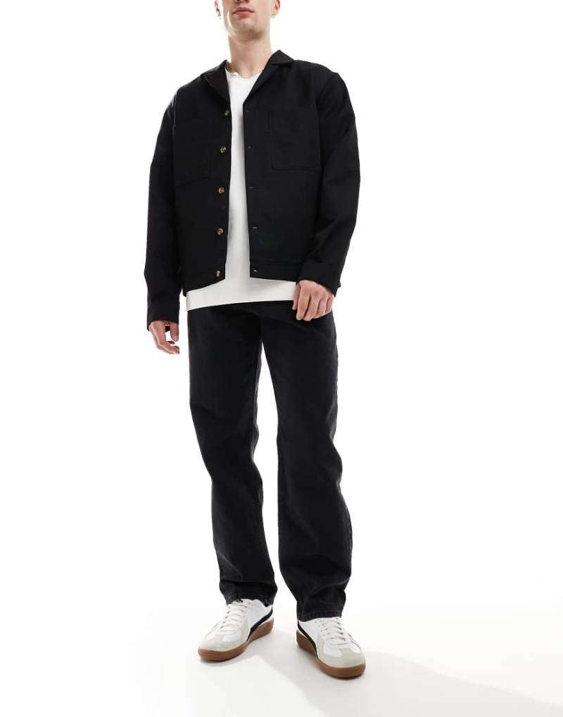 ASOS DESIGN - Jeans in schwarzer Waschung mit geradem Schnitt von ASOS DESIGN