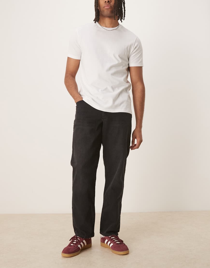 ASOS DESIGN - Jeans in schwarzer Waschung mit geradem Schnitt ASOS DESIGN - Jeans in schwarzer Waschung mit geradem Schnitt von ASOS DESIGN