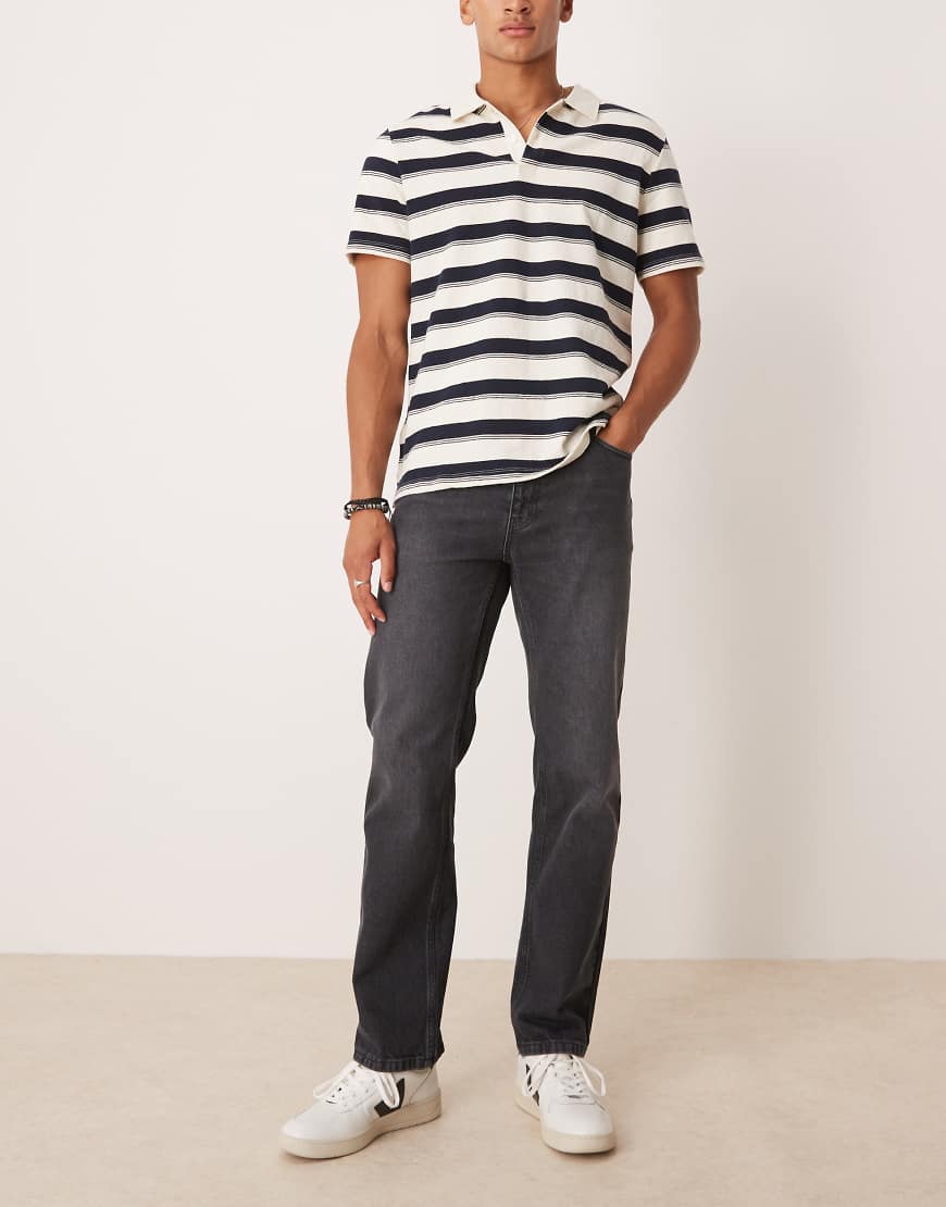 ASOS DESIGN - Jeans in schwarzer Waschung mit geradem Schnitt von ASOS DESIGN