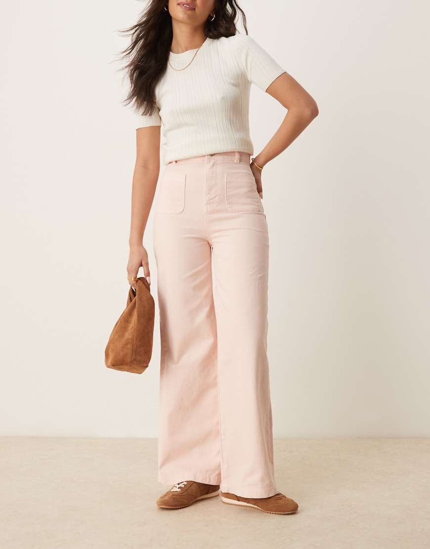 ASOS DESIGN - Jeans in verwaschenem Rosa mit aufgesetzter Tasche von ASOS DESIGN