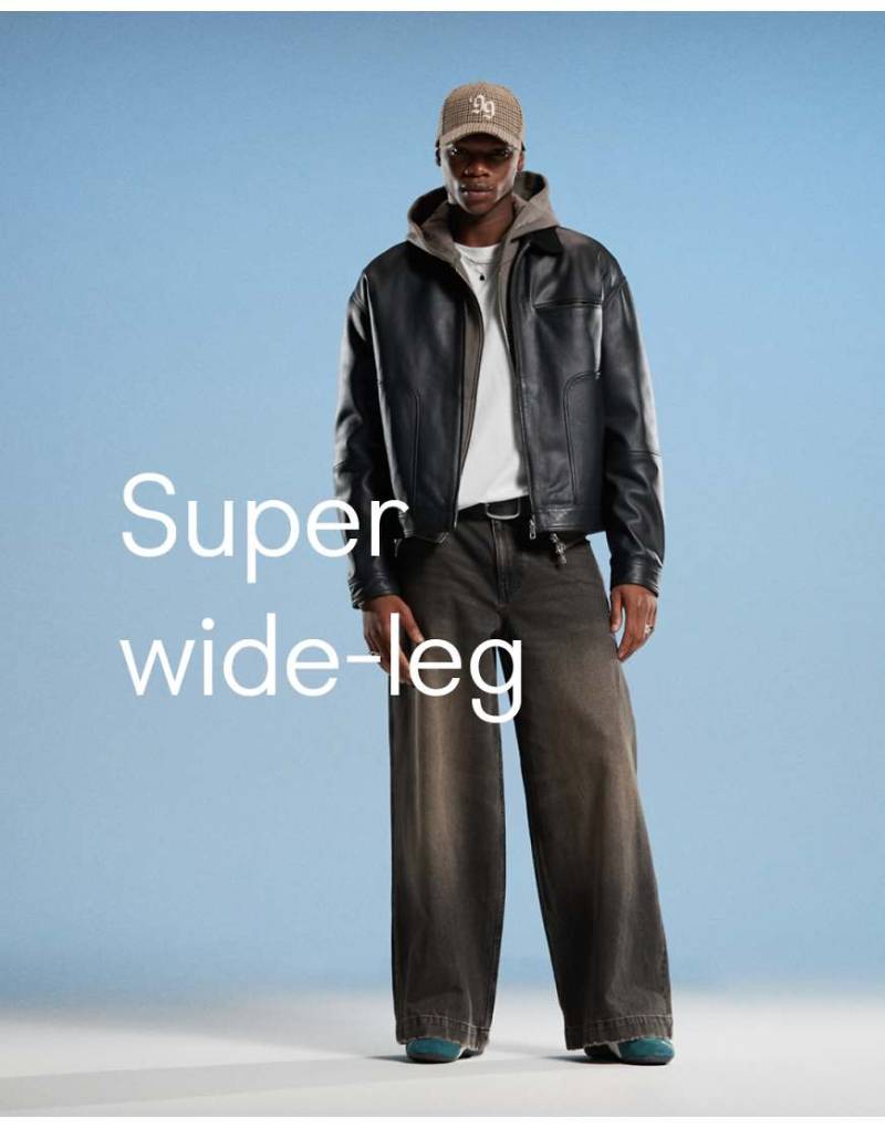 ASOS DESIGN - Jeans in verwaschenem Schwarz mit braunem Farbstich und extrem weitem Bein von ASOS DESIGN